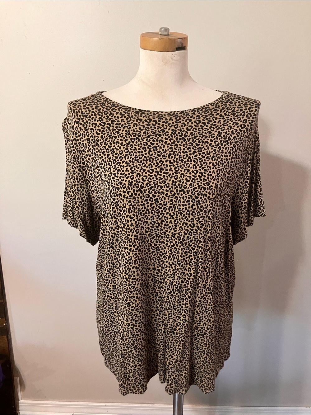 Old Navy Leopard-Print Short Sleeve Top — Beige and Black